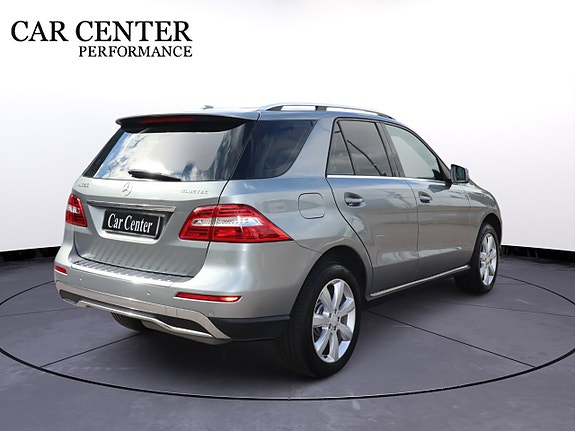 Mercedes-Benz ML350 9 of 19