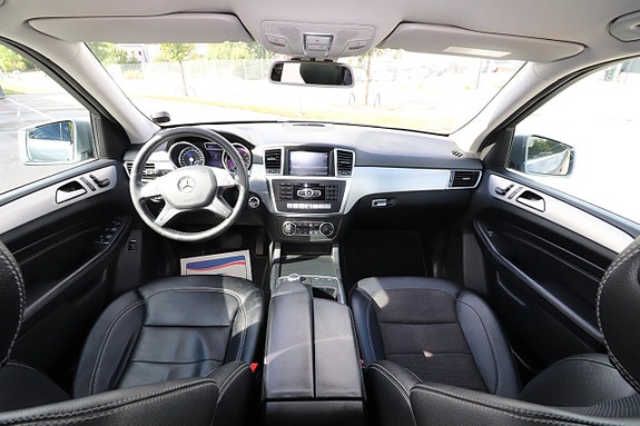 Mercedes-Benz ML350 13 of 19