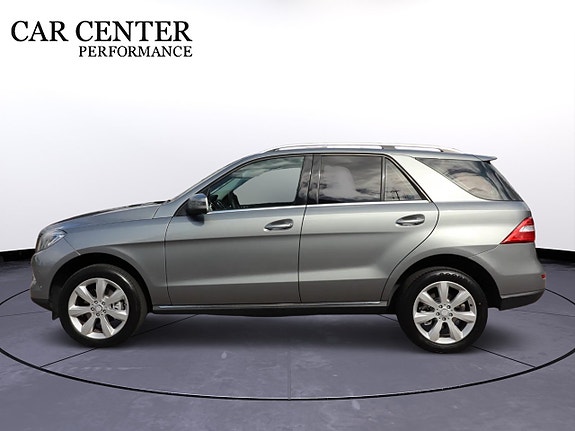 Mercedes-Benz ML350 10 of 19