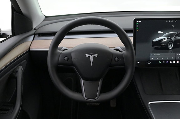 Tesla Model Y 7 of 27