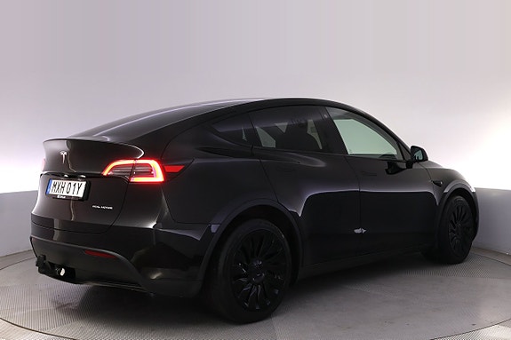Tesla Model Y 5 of 27