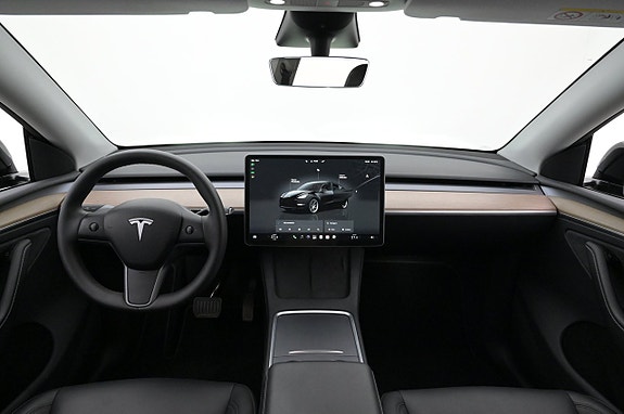 Tesla Model Y 6 of 27