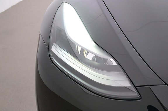 Tesla Model Y 26 of 27