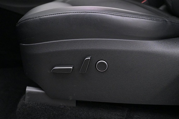 Tesla Model Y 11 of 27