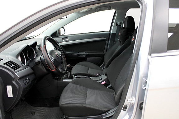 Mitsubishi Lancer 17 of 26