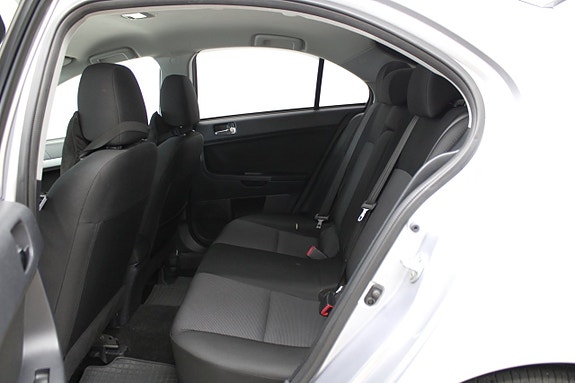 Mitsubishi Lancer 19 of 26