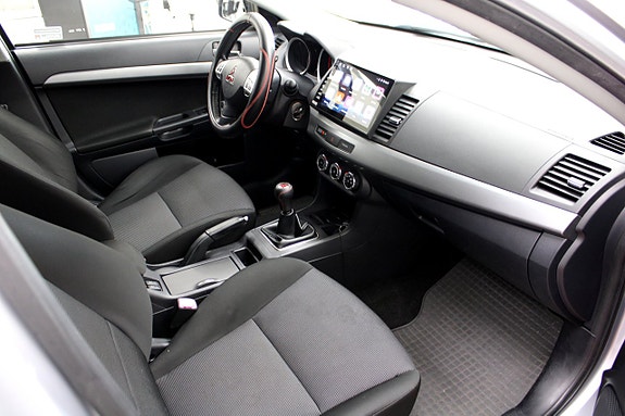 Mitsubishi Lancer 18 of 26