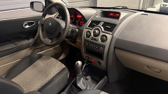 Renault Megane 17 of 21