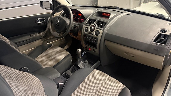 Renault Megane 16 of 21