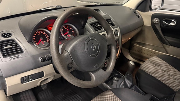 Renault Megane 12 of 21