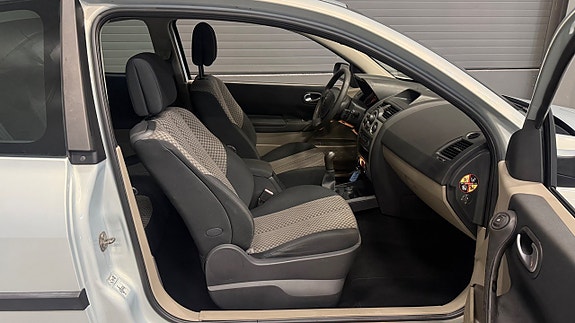 Renault Megane 15 of 21