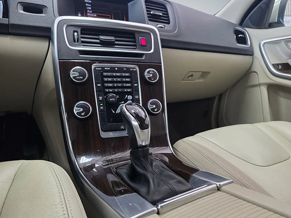 Volvo V60 14 of 23