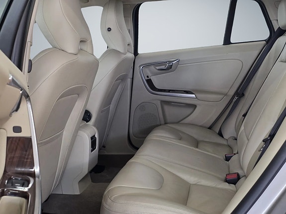 Volvo V60 17 of 23