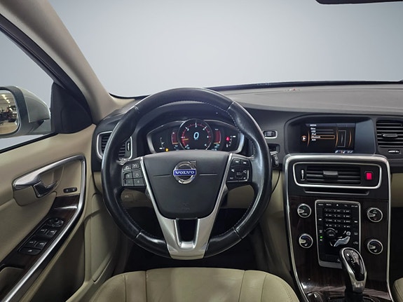 Volvo V60 13 of 23