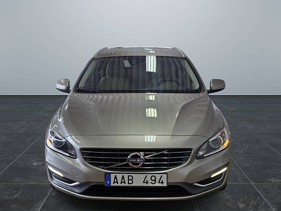 Volvo V60 2 of 23