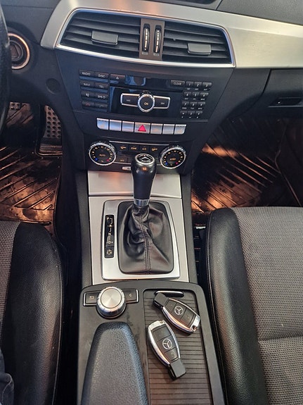 Mercedes-Benz C220 7 of 18
