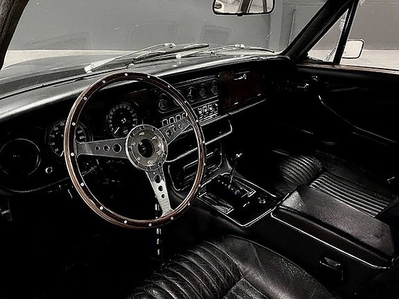Jaguar XJ 3 of 5