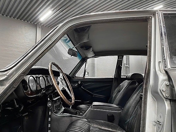 Jaguar XJ 5 of 5