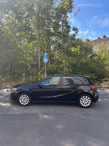 Mercedes-Benz A180 2 of 6