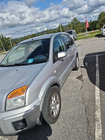 Ford Fusion 7 of 10