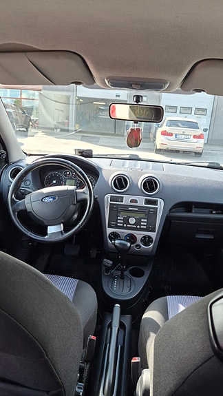 Ford Fusion 4 of 10