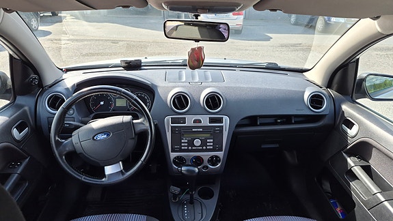 Ford Fusion 3 of 10