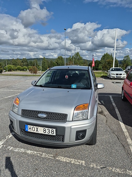 Ford Fusion 6 of 10