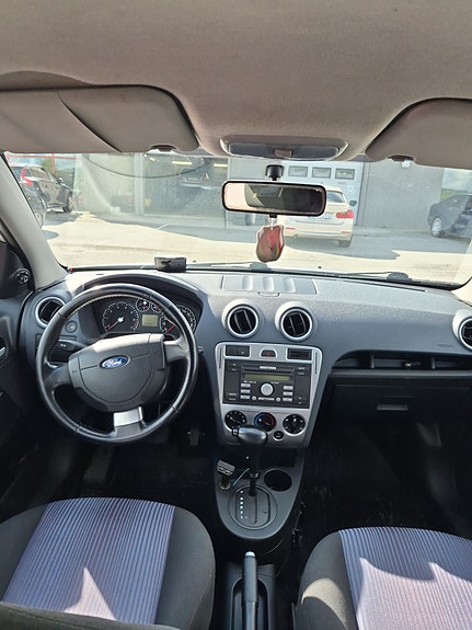 Ford Fusion 10 of 10