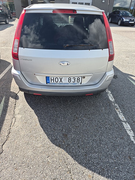 Ford Fusion 9 of 10