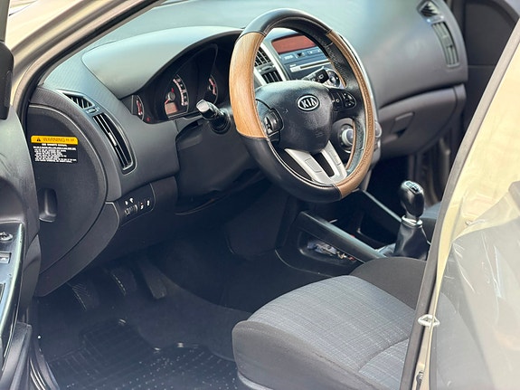 Kia Ceed 8 of 12