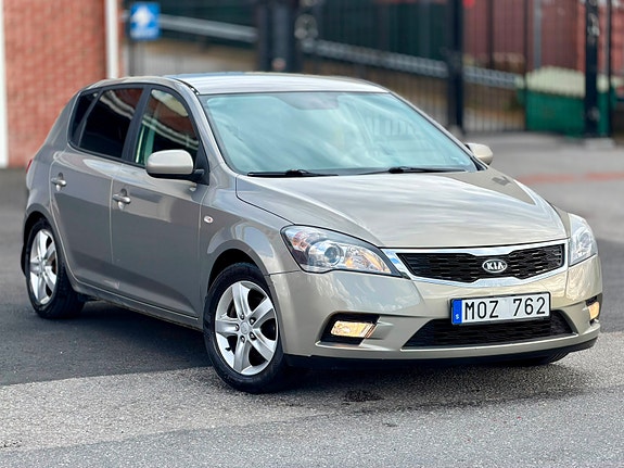 Kia Ceed 3 of 12