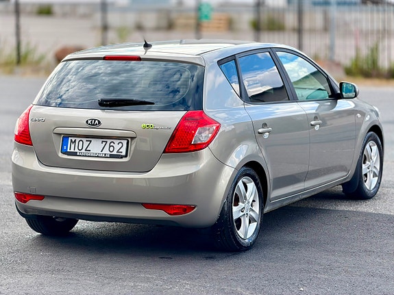 Kia Ceed 6 of 12