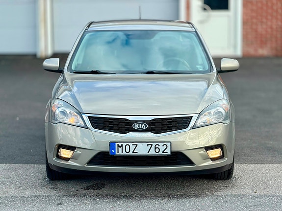 Kia Ceed 2 of 12