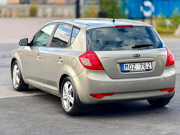 Kia Ceed 4 of 12