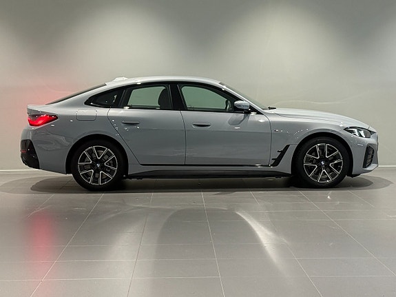 BMW i4 3 of 19