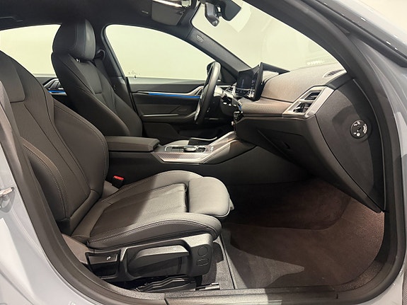 BMW i4 8 of 19
