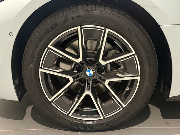 BMW i4 5 of 19