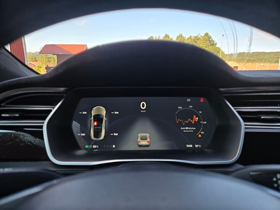 Tesla Model S 15 of 16
