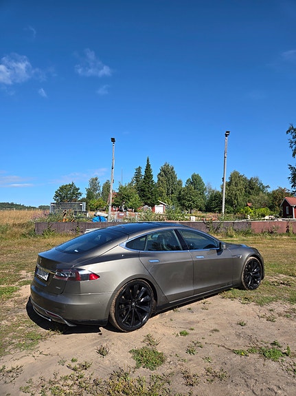 Tesla Model S 3 of 16