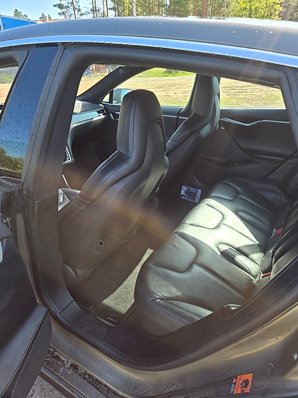 Tesla Model S 8 of 16