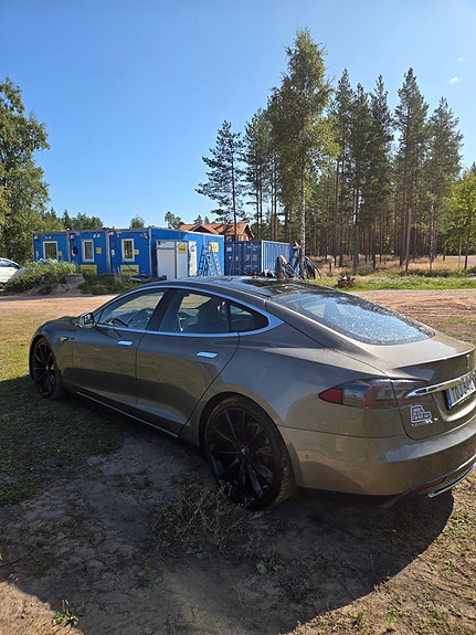Tesla Model S 5 of 16