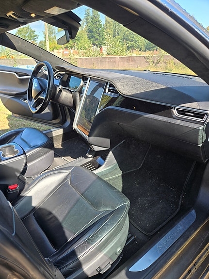 Tesla Model S 9 of 16