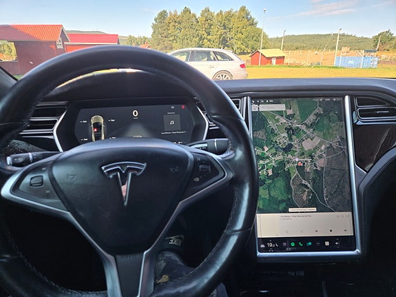Tesla Model S 14 of 16