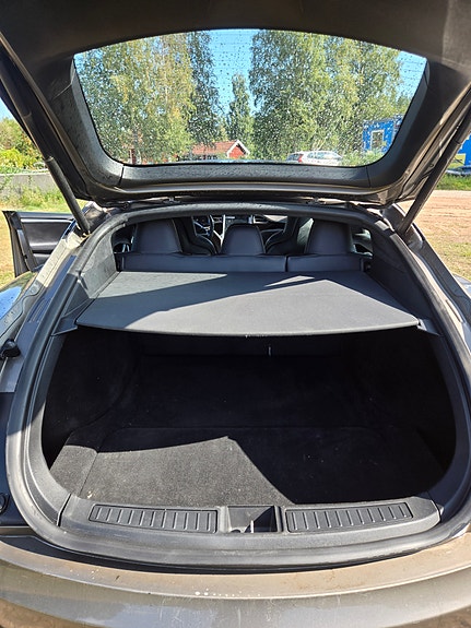 Tesla Model S 10 of 16