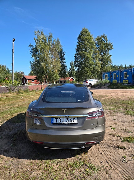 Tesla Model S 4 of 16