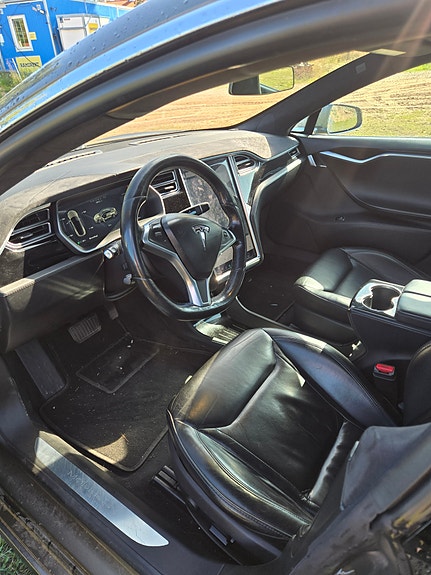 Tesla Model S 7 of 16