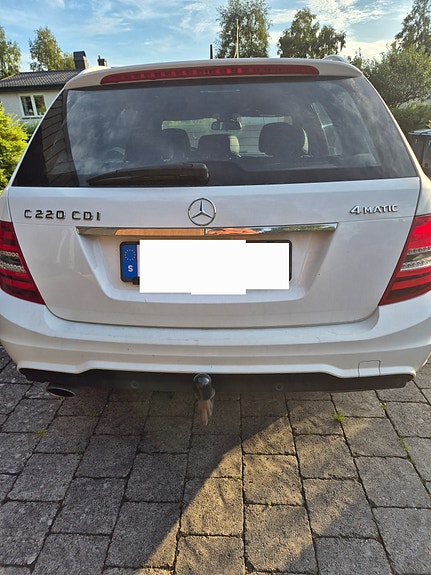 Mercedes-Benz C220 d 2 of 9