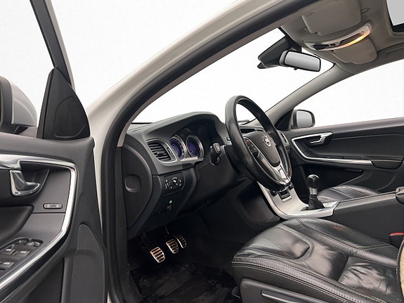 Volvo V60 11 of 30