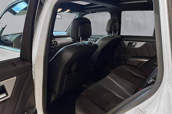 Mercedes-Benz GLK220 11 of 16