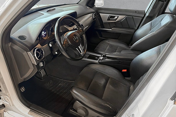 Mercedes-Benz GLK220 10 of 16